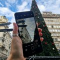 Од слава преко дочека до Божића: Овај телефон је једино од чега се нећете одвајати током празника
