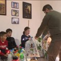 Deci heroja sa Košara uručeni novogodišnji paketići