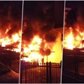 Vatra guta garaže u centru Loznice! Plameni "jezici" podižu se do 5 metara visine, vatrogasci se bore sa stihijom!