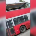 Traktor udario u autobus pun đaka: Policija opkolila mesto nesreće, pacijenti sa teškim povredama hitno prebačeni u bolnicu…