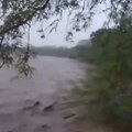 Najmanje 11 ljudi poginulo Katastrofalna poplava u Salvadoru (video)