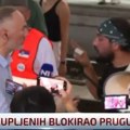 Blokirali prugu i žele da izazovu rat sa policijom "Stojimo ovde i čekamo ih" (video)