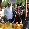 Vučić u Medveđici posetio manifestaciju "Dani sira i proje"