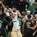 VIDEO Šta se dešava u NBA? Jedna zvezda dobila udarac u međunožje, druga nije mogla da diše – as Niksa završio krvav