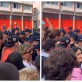 Interventa jedinica probila građansku blokadu policijske stanice Voždovac