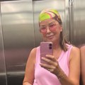 Marama na glavi i majica na bretele: Draganu Katić niste videli u ovakvom izdanju: Bez šminke se slikala u liftu (foto)
