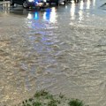 Potop u Hrvatskoj, automobili zaglavljeni u bujici: Meteorolozi upozoravaju na opasno nevreme