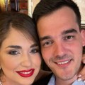 Svaki dan me dočeka sa ‘Dobro došao kući’: Aleksa Perović proslavlja sedam meseci srećnog braka sa Isidorom