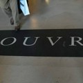Крадљивци у Лувру су могли бити ухваћени да су чувари погледали камере 30 секунди раније