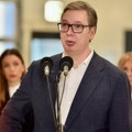Vučić u Putincima prisustvuje otvaranju sportske hale i razgovara sa građanima