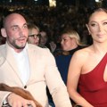 Tea Tairović sa mužem na Emininom koncertu Veliki izrez u prvom planu, a tu su i ove njene koleginice: Manekenka došla nakon…