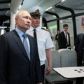Forbs: Napadi ukrajinskih dronova primoravaju Putina da se češće skriva u bunkerima