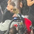 Najemotivnija scena na koncertu Magla benda: Vlada čvrsto grli i ljubi majku, doveo sve do suza: "Volim te najviše na svetu"…