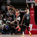 POLUVREME: Partizan nadmoćan, navijači Zvezde negoduju
