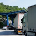Теретњаци на излазу из Србије чекају два сата на Батровцима