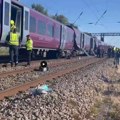 Sudarila se dva putnička voza! Teška nesreća, ima povređenih, na terenu hitne službe (video)