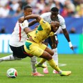 UŽIVO: Englezi kruže oko gola, Afrikanci se uspešno brane