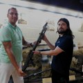 Sa drinskog dna u muzejske vitrine: Loznički vatrogasac pronašao nemački puškomitraljez (foto)