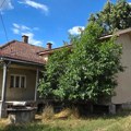 Suzaninu kuću svi žele da kupe zbog cene: za male pare dobijate i hektare zemlje, prodavnica je odmah pored, a nalazi se u…