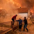 Dvorišta puna dima, ljudi skaču preko ograde da spasu živu glavu: Najstrašniji snimak kod Deliblatske peščare