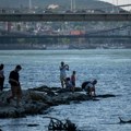"Arheološko otkriće godine" Iz Dunava izvučena skoro potpuno očuvana statua teška pola tone i stara 1.700 godina (foto)
