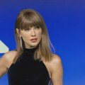 Tejlor Svift na dodeli MTV nagrada nazvali gospođom Kelsi: Pogledajte njenu reakciju VIDEO