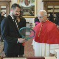 Papa "ugasio" predsednika Crne Gore dok je svojatao Novaka: Bizaran razgovor snimljen kamerom i sada se masovno deli na mrežama…