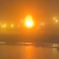 Eksplozija u Rusiji! Evakuisani ljudi kod Sankt Peterburga: Plamen bukti - ukrajinski dronovi izazvali havariju? (video)