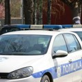 Drama na Terazijama: Žena se popela na prozor četvrtog sprata! Na lice mesta stigla policija i Hitna pomoć