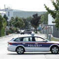 Srbin pokušao da otme pištolj od saobraćajne policajke, a onda joj pretio: Drama u Beču