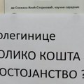 Na kabinetu profesorke iz Leskovca koja je podržala „ćacije“ osvanuo transparent: Koleginice, koliko košta dostojanstvo?