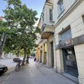Nema više zaštitne ograde ispred oronule zgrade u centru grada