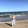 Natašu Bekvalac snimila ćerka na plaži u Španiji Evo šta pevačica radi, ne odvaja se od naslednice! (foto)