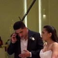 Mladenci krenuli da seku tortu, a onda se desio trenutak o kom bruji Srbija! Komentari samo pljušte, niko ne štedi mladu