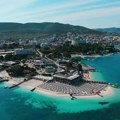 "Zastrašujuće! Svi piju kafu, igraju karte, niko ništa ne rade, a voze Mercedes": Influenserki se nije baš svideo Balkan