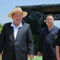Severnokorejsko čudovište hara azijskim morima: Kim Džong Un gledao testiranje superoružja broda "Kang Kon" (foto)