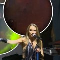 Drama u Kikindi! Barbara Bobak se gušila na bini u crnom dimu, hitno zaustavila nastup: "Udavih se, gasite to"