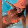 Bila je velika ljubav Marka Miljkovića, udala se za binismena, a sad slikom u kupaćem dovela do usijanja: Bujni dekolte u…