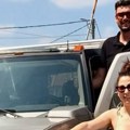 "Krstarenje ovim tenkom!" Nadežda Biljić i Toma Panić se upustili u veliku avanturu: Ne skidaju osmehe (foto)