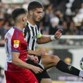 UŽIVO: Voša vodi u Humskoj! Šut sa distance, pa odbitak u mrežu