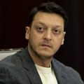 Mesut Ozil: „Zašto je FIFA kaznila samo Ruse, a ne i Izraelce?“