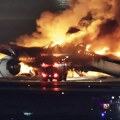 Kako je za 90 sekundi evakuisano gotovo 400 putnika iz japanskog aviona u plamenu