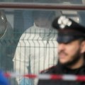 Nastavnicu Saru učenik tri puta izbo u školi, ona iz bolničkog kreveta pitala prvo za njega: "Kako je dečak?"