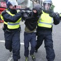 Više od 150 demonstranata uhapšeno u neredima u Velikoj Britaniji, hitno zasedanje vladinog tima u Londonu