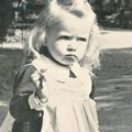 Bila je legendarna glumica Jugoslavije i udata za najlepšeg kolegu: Znate li ko je devojčica sa fotografije?