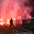 Napadnuta policija kod Predsedništva: Učesnici protesta po povratku sa Slavije gađali pripadnike MUP bakljama, kamenicama i…