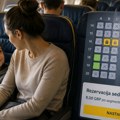 Da li roditelji treba da plaćaju da bi sedeli pored svoje dece u avionu? Britanci istražuju Ryanair