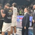 Navijači Partizana vređali košarkaše Dubaija na dodeli pehara, Sekulić šokirano odmahnuo rukama!