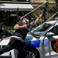 U sukobi tokom protestu ispred albanskog parlamenta povređeno 15 policajaca
