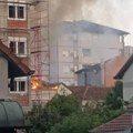Gori krov porodične kuće u Čačku: Gust dim se širi celim naseljem
